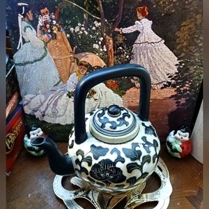 🫖Chinese Back&White Vintage Teapot 🍵 ☕️ RARE 1960's Asian Botanical Design.🫖
